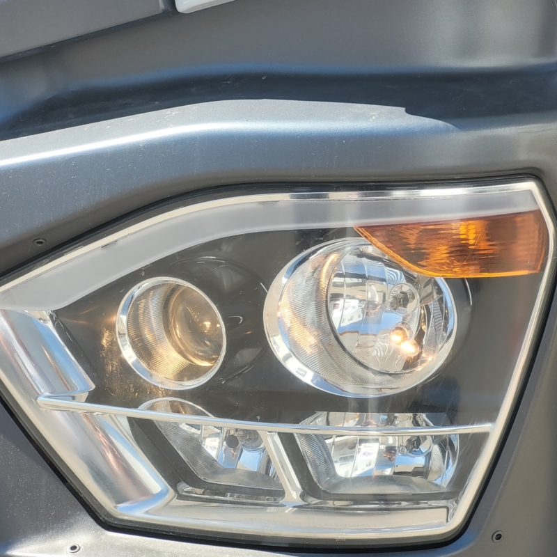 Самоскид HOWO N7G Hohan 8х4 фара