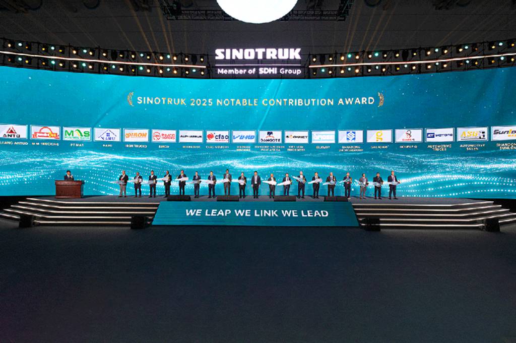 Керівництво Sinotruk вітає учасників Sinotruk Global Partners Confeernce