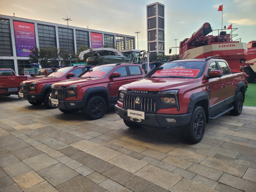 Нові моделі вантажівок виробництва Sinotruk - виставка в м.Циндао (КНР)